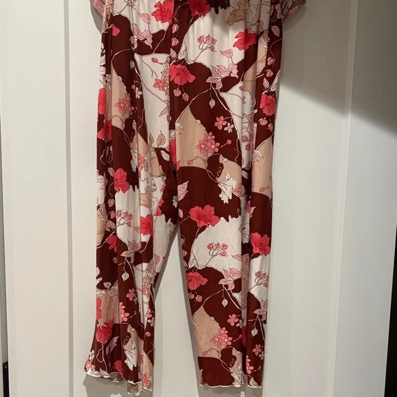 Elegant Floral Women's Pajama Set - Picture 4 of 7